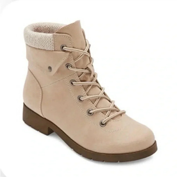 St. John's Bay Shoes - St. John’s Bay Yukka Memory Foam Stacked Heel Lace Up Boots Size 8 NWT